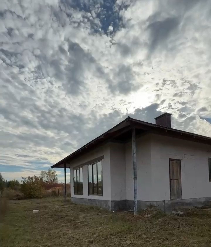 Будинок із заднього боку, панорамні вікна